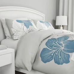 Brand new 🔔 3-Piece Enchanted Floral Design King Hypoallergenic Comforter Set by Lavish Home 😍