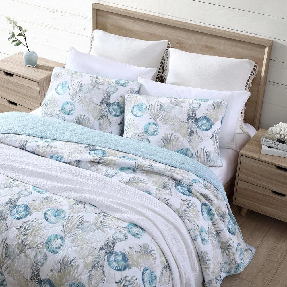 Outlet โ Freeport 3-Piece Blue Floral Cotton Full/Queen Quilt Set by Tommy Bahama ๐ 3 Outlet โ Freeport 3-Piece Blue Floral Cotton Full/Queen Quilt Set by Tommy Bahama ๐ - Image 3