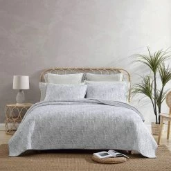 Hot Sale 🛒 Distressed Water Leaves 3-Piece Gray Cotton King Quilt Set by Tommy Bahama 👏